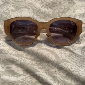 Dezi charge it sunglasses